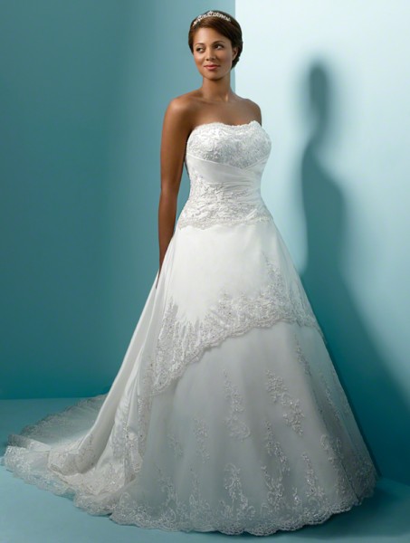 Models Choose Bride Dresses Design