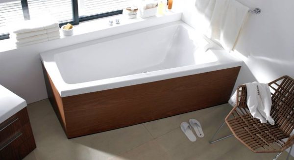 Duravit natural wood and white bathroom with tub