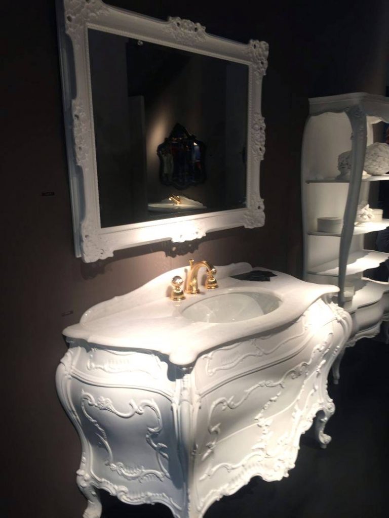 traditional-somptuous-bathroom-vanity
