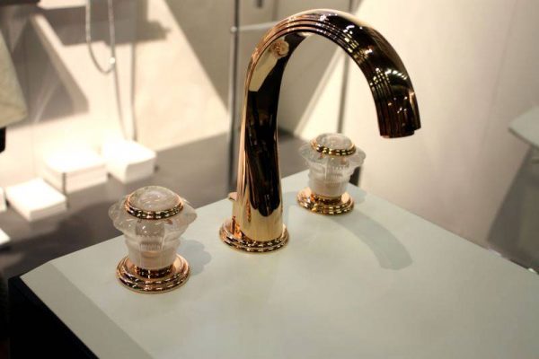 Gold modern bathroom faucet