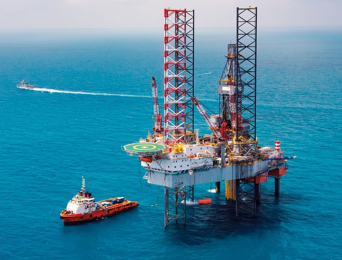 images of offshore oil platforms